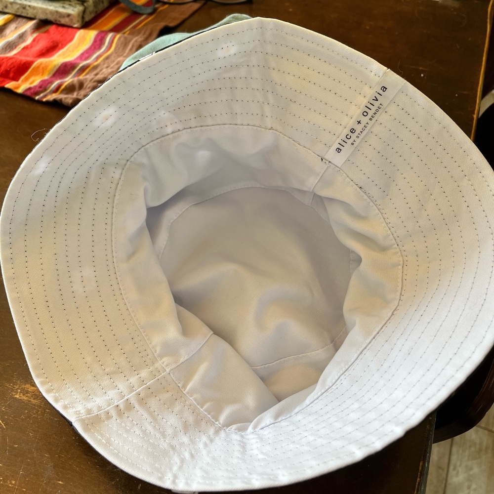 alice + olivia Bucket hat - Picture 5 of 5